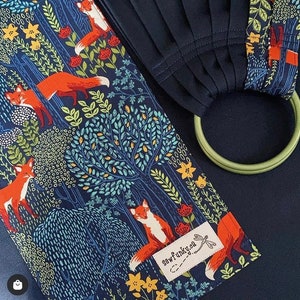 Sewfunky Diseñador de anillo ajustable cabeling en el bosque en azul marino orgánico de algodón sarga bebé cabezonas babywearing