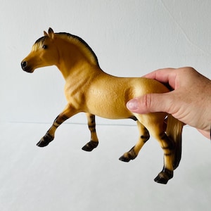 Vintage 2001 Breyer Traditional No. 482 Henry Norwegian Fjord Model Horse Made in USA Plastic Collectible Toy Horse Figure