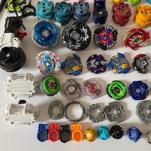 Vintage Bey Blade Collectible Toys Beyblade Mixed Lot Tops Tomy Hasbro ...