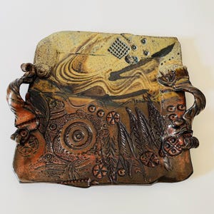 Vintage handbyggt stengods Brutalist Studio Art Pottery serveringsfat tallrik Charkuterifat rustikt lantkök