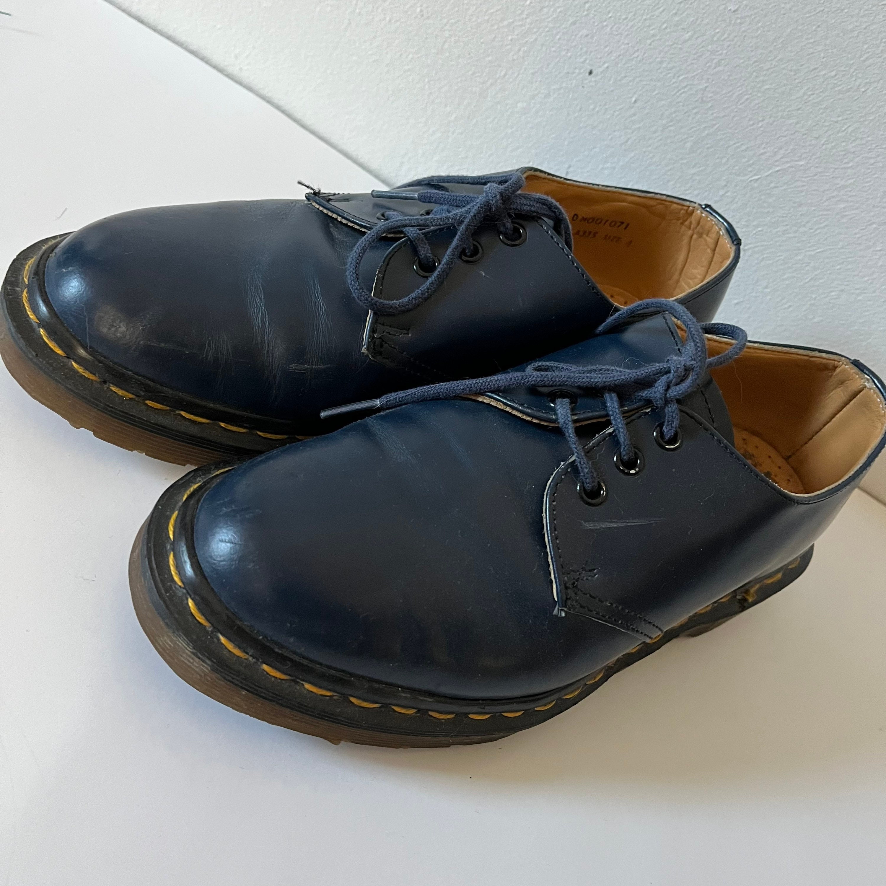 Shoes dr airwair sales martens