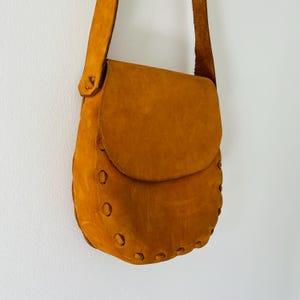 Bolso de hombro hippie de cuero vintage de los años 70, hecho a mano, estilo bohemio, estilo occidental, estilo campestre yeehaw.