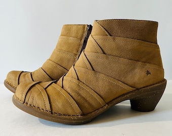 El Naturalista Natural Suede Leather Boots with Low Heel Natural Rubber Sole Made In Spain Nubuck Leather size 41 EU