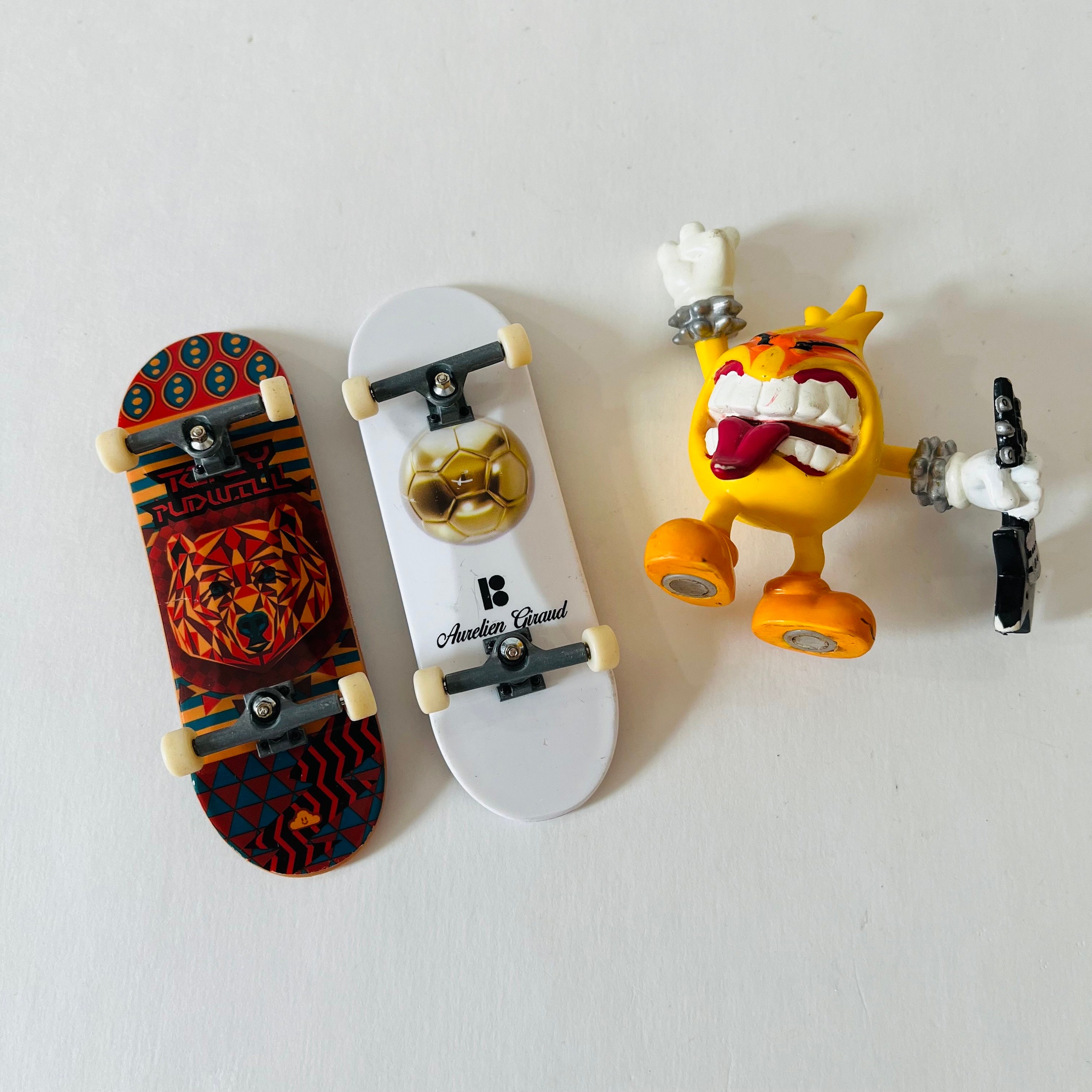Vintage Tech Deck Flick Trix Finger Sports Skateboard World