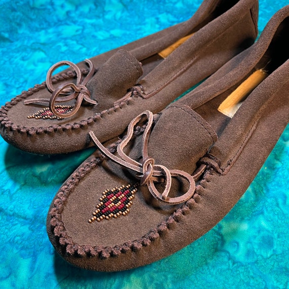 Manitobah Mukluks Canoe Beaded Brown Moccasins Unlined Suede Soles
