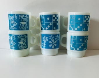 Fire King Anchor Hocking Mok Mokken Cups Set van 6 Dominos Bloemen Fiets Turquoise Blauw op Wit Retro Keuken Vintage Glaswerk