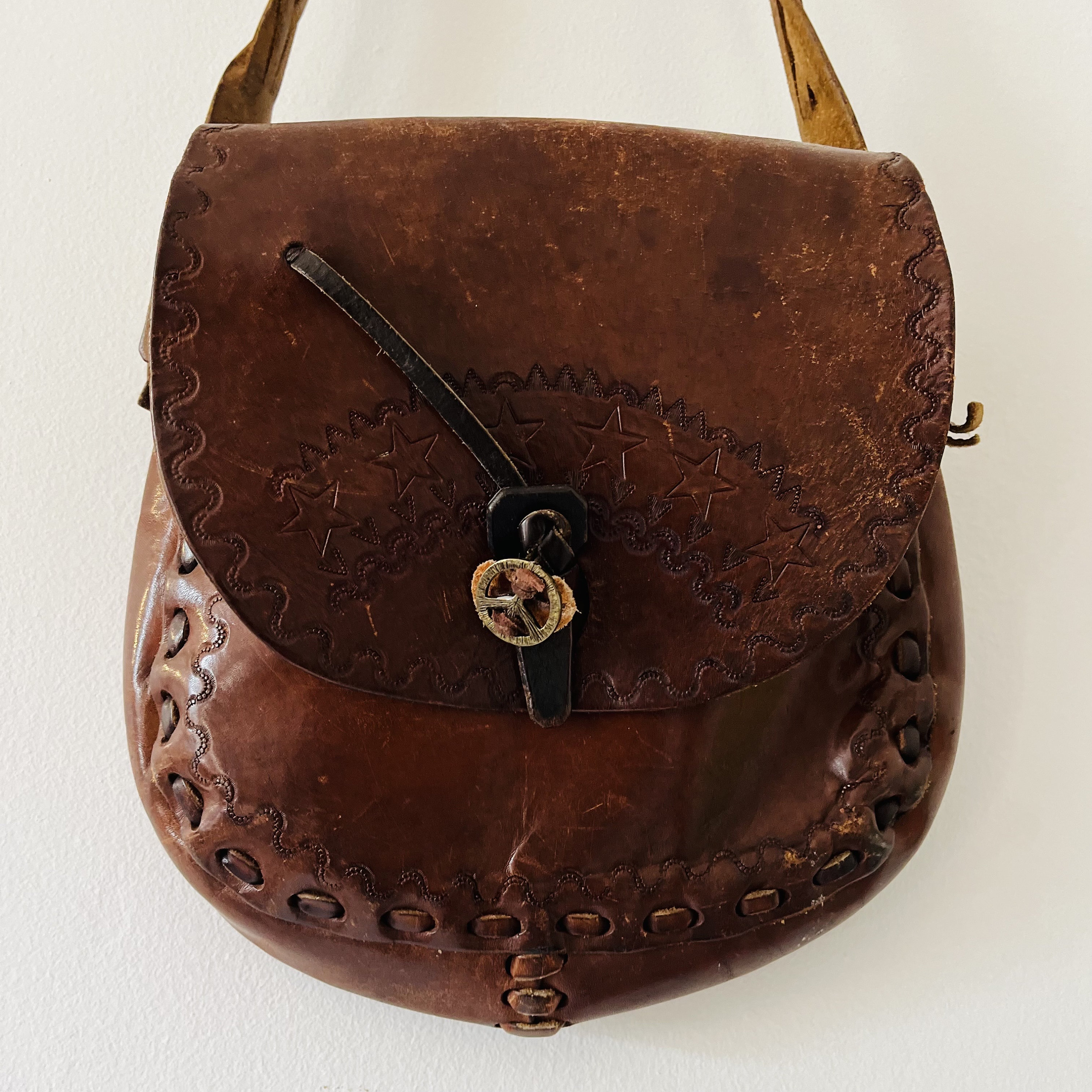 70s海外ヴィンテージbag Vintage Leather Tooled Stars and Peace Symbol Hippie Purse Bag