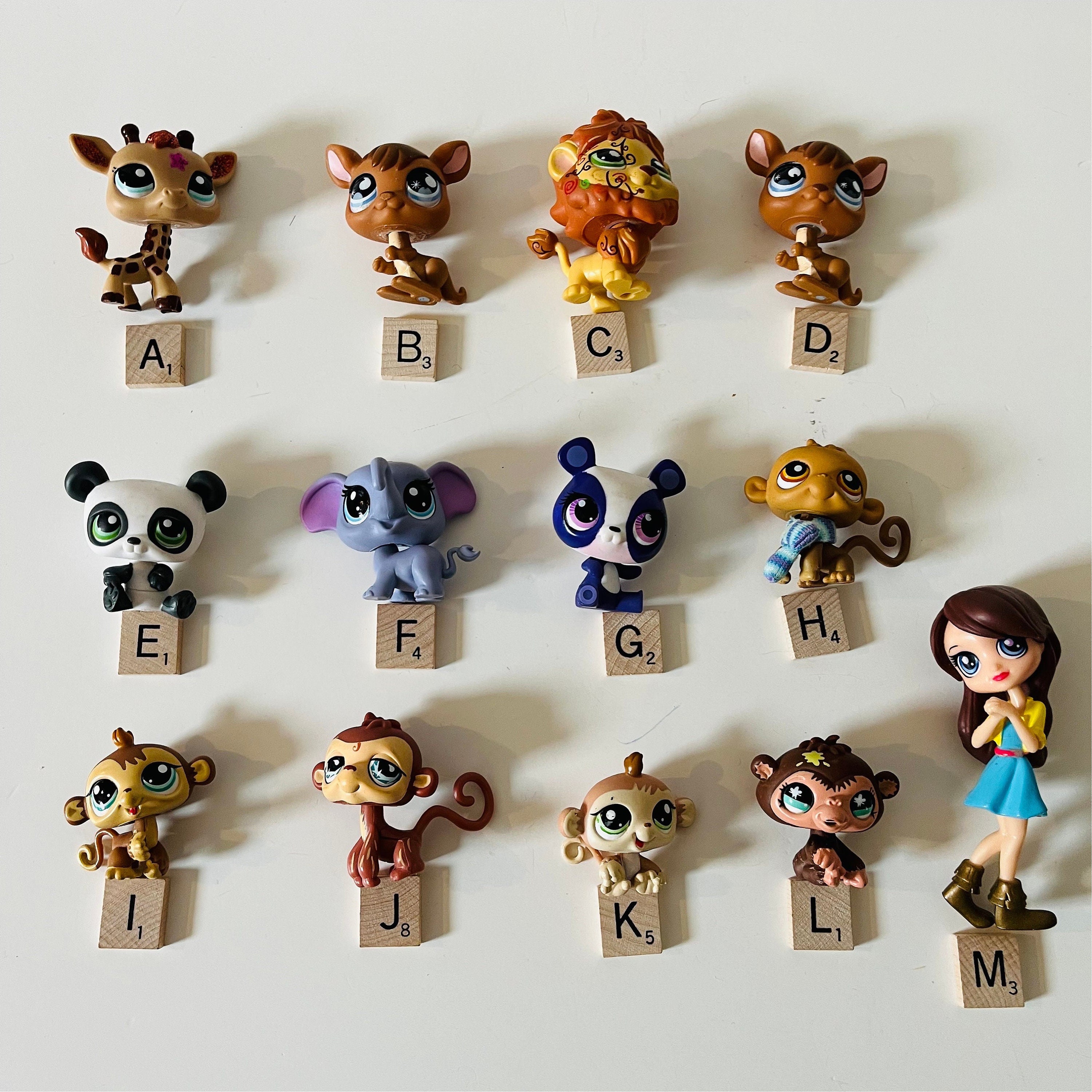 Littlest Pet Shop Frosted Wonderland Pet Pack Toy, Includes 16 Pets 