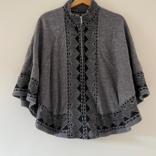 Vintage Katie Todd Grau 100% Wolle Poncho mit Knöpfen Cape Wolle Wrap Cape Pullover Größe S