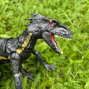 Jurassic World Park Grab N Growl Indoraptor Dinosaur Sounds