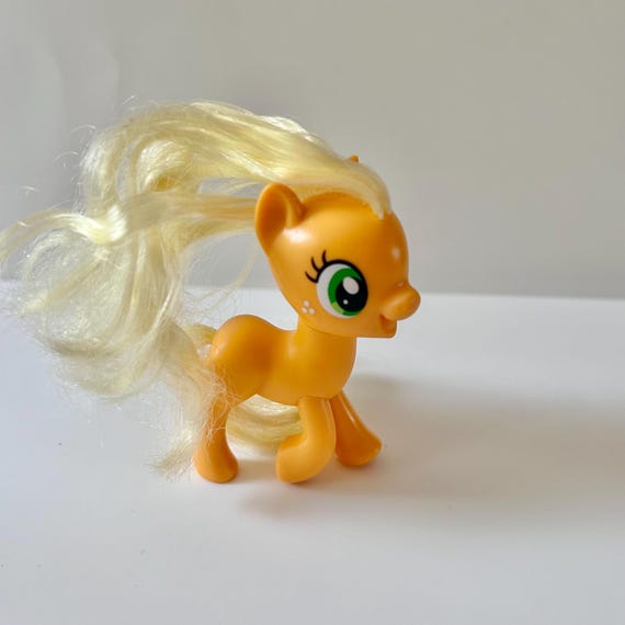 MY LITTLE PONY アップルジャック　フィギュア Amazon.com: My Little Pony Applejack Doll : Toys & Games
