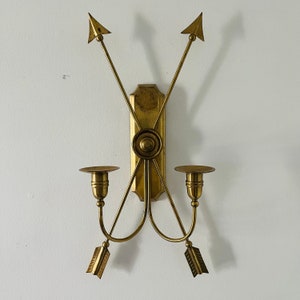 Candelabro de pared con forma de flecha de latón de estilo neoclásico vintage