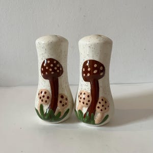 Vintage Arnel's Speckled Merry Mushroom Inspired Toadstool Mushrooms Salt and Pepper Shaker Cottagecore Retro Kitchen