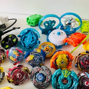 Vintage Bey Blade Collectible Toys Beyblade Mixed Lot Tops Tomy Hasbro ...