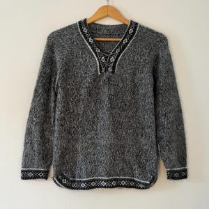 Vintage Black Gray White Peruvian Alpaca Wool Knit Sweater Pullover Peru Llama Woolen Sweaters  Size Small