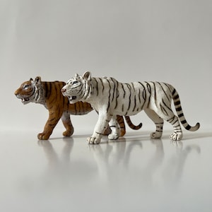Schleich Tigre sibérien et blanc avec oursons Figurines animales Animaux de jeu imaginaires Jouets vintage Animaux en plastique Fabriqué en Allemagne Lot de 2
