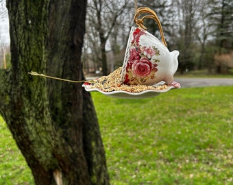 Teacup bird feeder