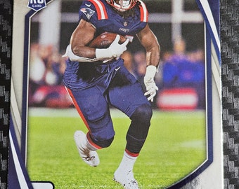 New England Patriots,Panini Absolute 2021, Rhamondre Stevenson,Rookie Card #133 EXCELLENT CONDITION
