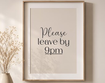 Por favor, retírese antes de las 9 p. m. Impresión, Póster tipográfico en tonos beige cálidos, Arte de pared minimalista y terroso, Cita divertida para introvertidos