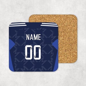 Personalisierter Man Utd Women Away Style Untersetzer, 9 cm x 9 cm MDF Kork-Rückseite Frauen-Fußballfan-Geschenk