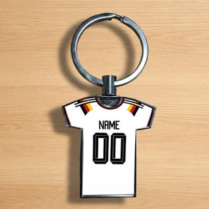 Op de afbeelding: Een rustiek houten bord met de tekst "Welcome to our home" in witte letters. Het bord heeft een verweerde afwerking en een eenvoudig, uitnodigend ontwerp, ideaal voor een veranda of entree.