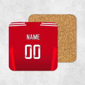 Personalisierte Man Utd Frauen 2024 / 25 Home Style Untersetzer, 9 cm x 9 cm MDF Korkrücken Frauen Fußballfan Geschenk