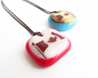 Canadian flag necklace / pendant necklace Canada / Canada love / Canadiana jewelry / maple leaf necklace