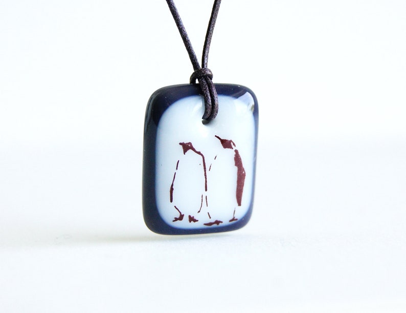 Emperor Penguin couple necklace, mother daughter jewelry, penguins fused glass pendant necklace, mama bird necklace, arctic penguin gift image 1