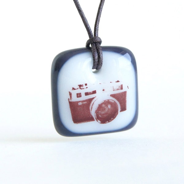 35mm Film Camera Necklace, photographer gift, vintage camera jewelry, retro camera pendant, film student artist gift, photography lover