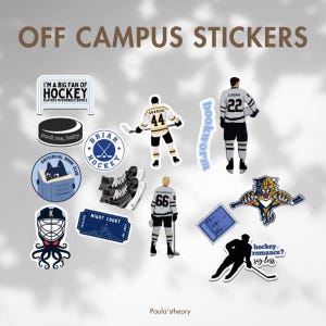 Puede incluir: Una colección de pegatinas con temática de hockey. Los diseños incluyen jugadores de hockey, un disco, patines y texto como "Off Campus Stickers", "I'm a big fan of hockey" y "Puck me, baby."