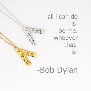 Collar de citas inspiradoras de Bob Dylan sobre la ACEPTACIÓN y el AMOR PROPIO: "Todo lo que puedo hacer es ser yo.  Quienquiera que sea" de Chocolate and Steel.
