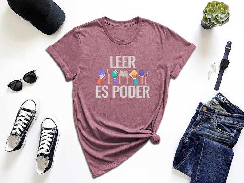a t - shirt that says leer es podder on it