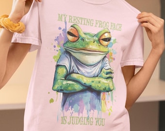 Camiseta con cara de rana en reposo / Camiseta divertida con rana juzgándote / Camiseta sarcástica con animales en colores cómodos / Regalo de rana gruñona / Camiseta gráfica de anfibios