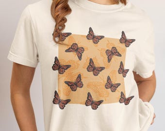 Camiseta de mariposa monarca, camiseta de naturaleza estilo cottagecore, camiseta con estampado botánico, regalo para amantes de la naturaleza, atuendo estético de primavera, colores cómodos