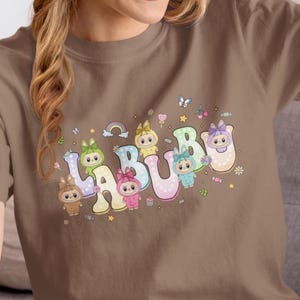 Camiseta de criatura del bosque caprichosa / Camiseta Comfort Colors® con animales de dibujos animados lindos / Camiseta estética kawaii / Camiseta con gráficos vintage suaves