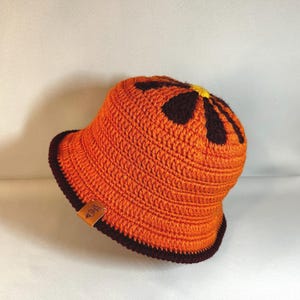 Tight-Tension Crochet Daisy Bucket Hat