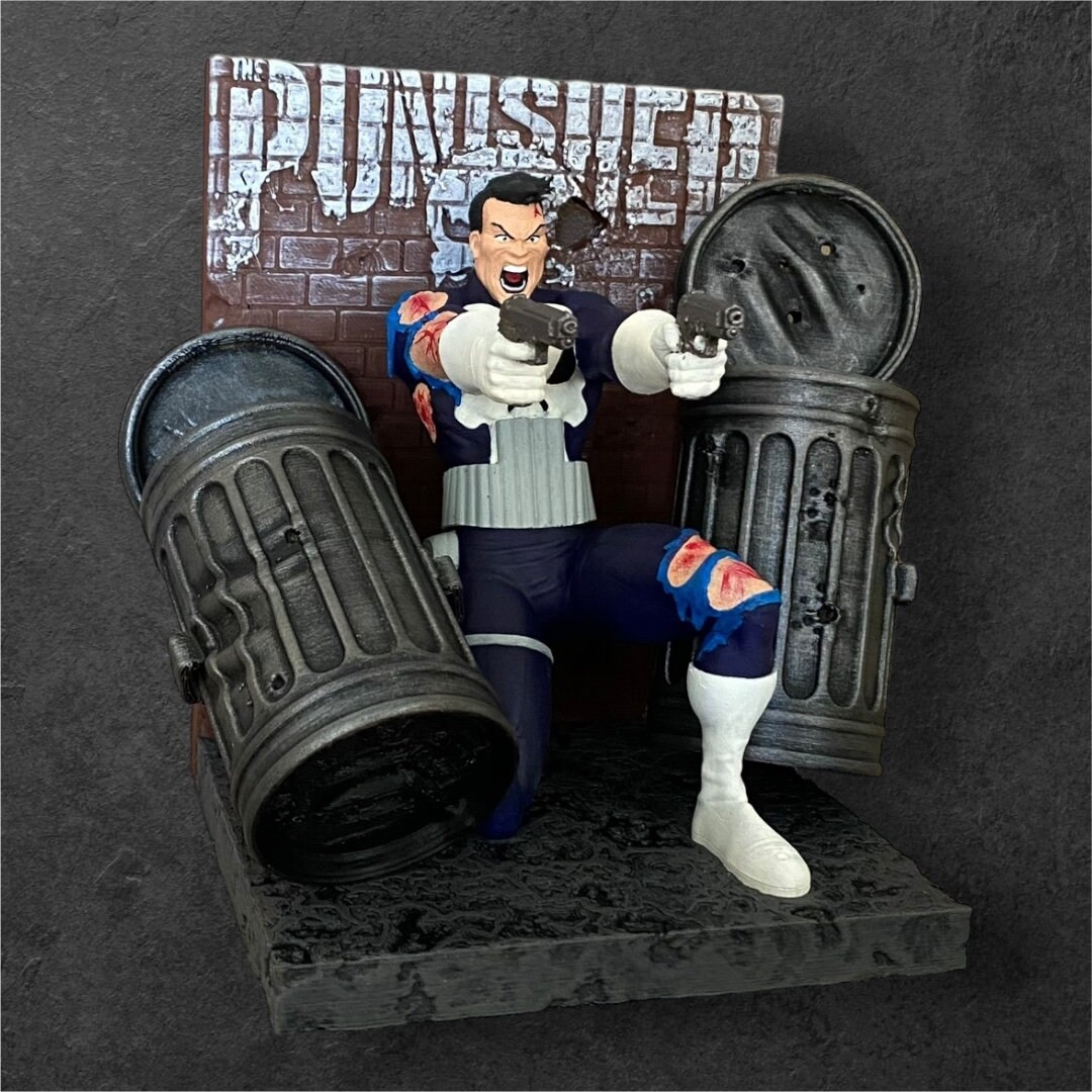 Amazon.com: Marvel Gallery Punisher PVC Figure, Multicolor