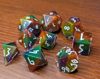 Juego de dados de resina hechos a mano / Dados de rol Rainbow Galaxy con purpurina / Juego de dados poliédricos de borde afilado para D&D, Pathfinder y juegos de mesa.