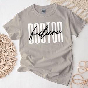 Maglietta Future Doctor, laurea per studente di medicina, maglietta New Doctor, maglietta To Be Doctor, inserzione gratuita di messaggio regalo