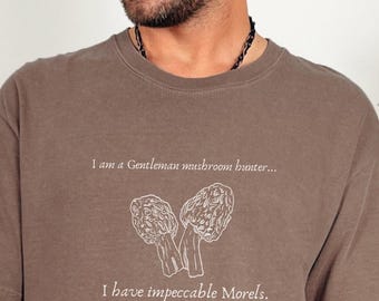 Camiseta de caballero cazador de hongos: Impecable camiseta con juego de palabras sobre morillas