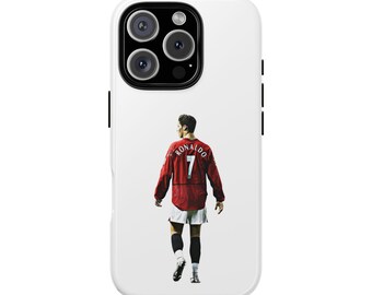 Op de afbeelding: Witte telefoonhoes met een rood voetbalshirt met nummer 7 en de naam "RONALDO" op de rug. Het shirt wordt gedragen door een voetballer. De hoes heeft een zwarte cameramodule.