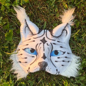 black and white snow leopard Therian mask.