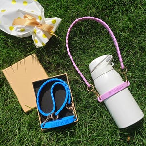 Banda de silicona grabada personalizada para botella con correa, etiqueta personalizada antideslizante para taza con boquilla en caja de regalo, regalo ideal para niños y familias