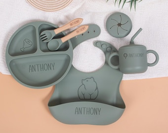 Set de alimentación de silicona personalizado 6 en 1 para bebé, con plato, babero, utensilios, vaso con boquilla y tapa para refrigerios, ideal para baby shower.