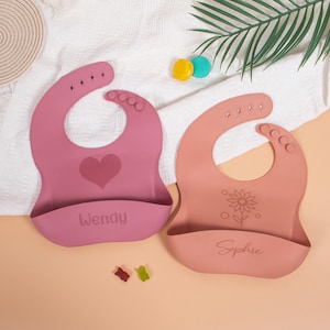 パーソナライズされたシリコン製ベビービブ、カスタム刻印入りの調節可能な防水ビブ、乳児、幼児、新米の親に最適なギフト