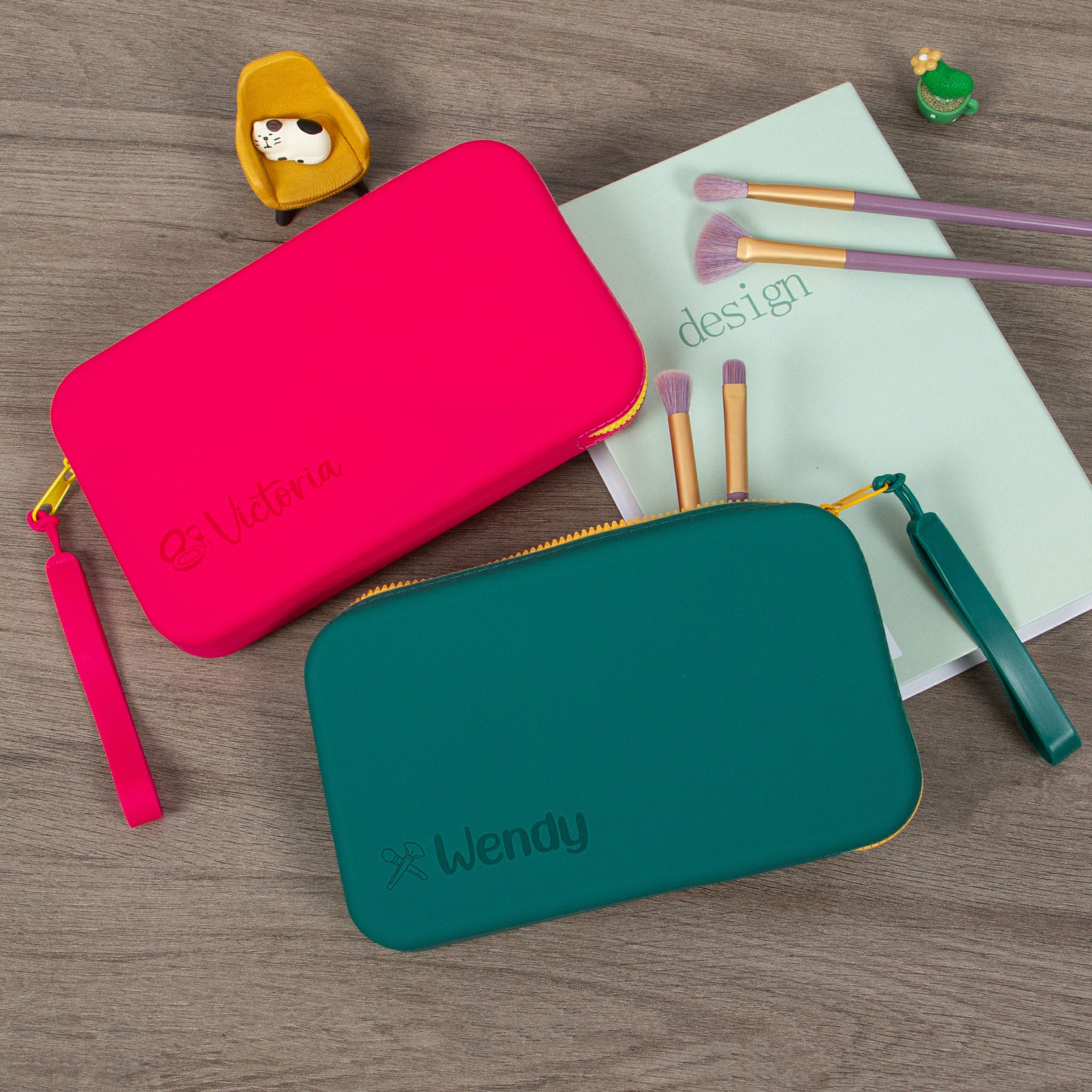Custom Engraved Silicone Makeup Bag, Personalized Cosmetic Brush Case with Strap, Ideal Gift for Friends, Families & Makeup Lovers