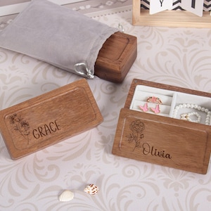 Portagioie in legno con incisione personalizzata, custodia da viaggio compatta per anello, orecchini e collana / regalo personalizzato per lei, compleanno, anniversario