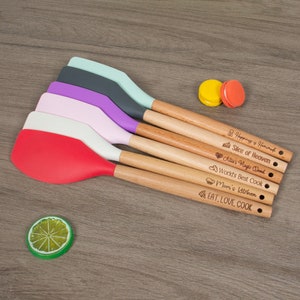 Espátula de silicone personalizada gravada, utensílio de cozinha personalizado com cabo de madeira, presente ideal para padeiros, chefs e amantes da culinária