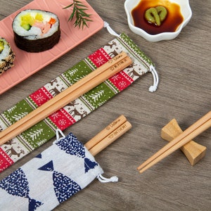 Essstäbchen Set: Personalisiertes asiatisches Holzgeschenk mit Stoffbeutel