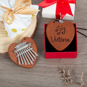 Mini piano de pulgar Kalimba de 8 teclas con grabado personalizado, piano de dedo de madera personalizado en caja de regalo, regalo ideal para amantes de la música y principiantes